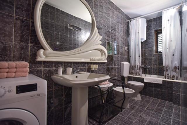 Vila Apartments Lidija Петровац Экстерьер фото